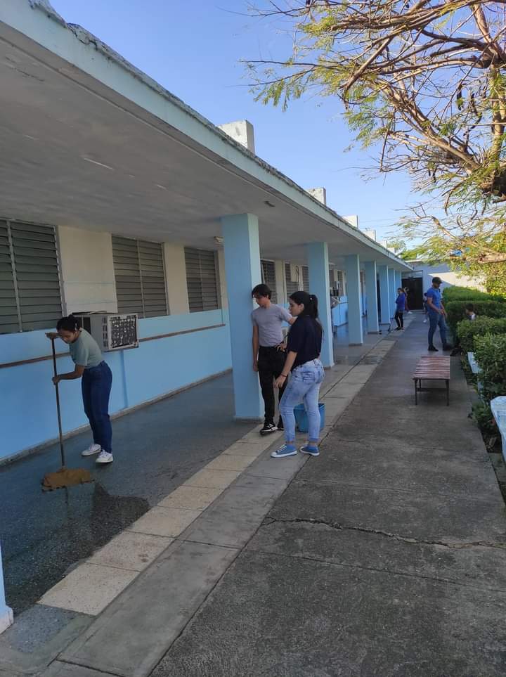 La FEU del Escenario Docente de Estomatología de la Universidad de Ciencias Médicas de Pinar del Río realiza trabajo voluntario en vísperas del Festival de la Clase
#FEUdeCuba 
#feupinareña 
#UCMPinar