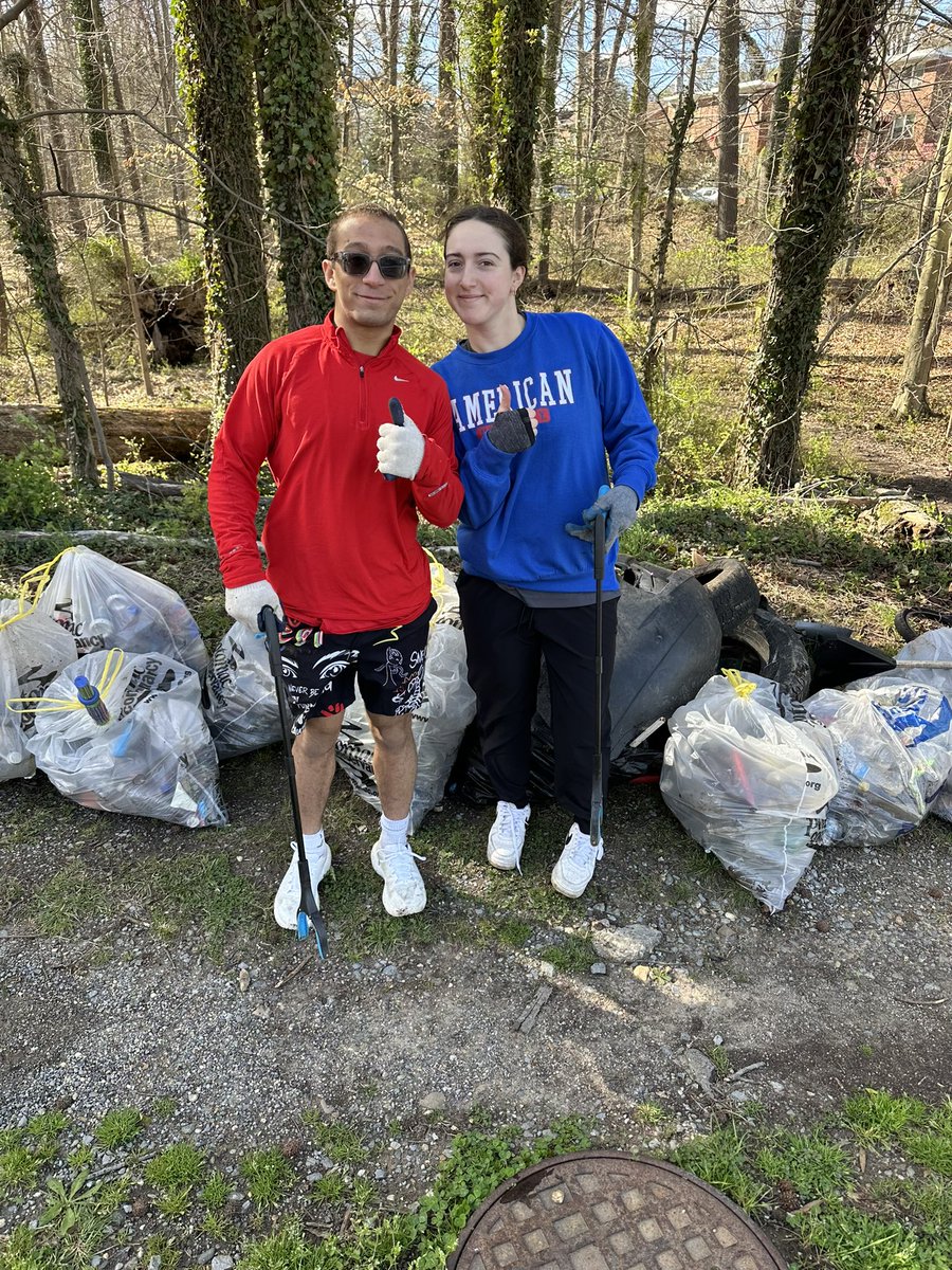 Cleaning up around the Potomac River on National Student-Athlete Day? Well, that pretty much says it all. 🫶 Led by SASP Senior Counselor YY Yiljep, this group of Eagles representing @AU_SwimDive, @AU_MBasketball and @AU_Volleyball volunteered today with the Potomac Conservancy.