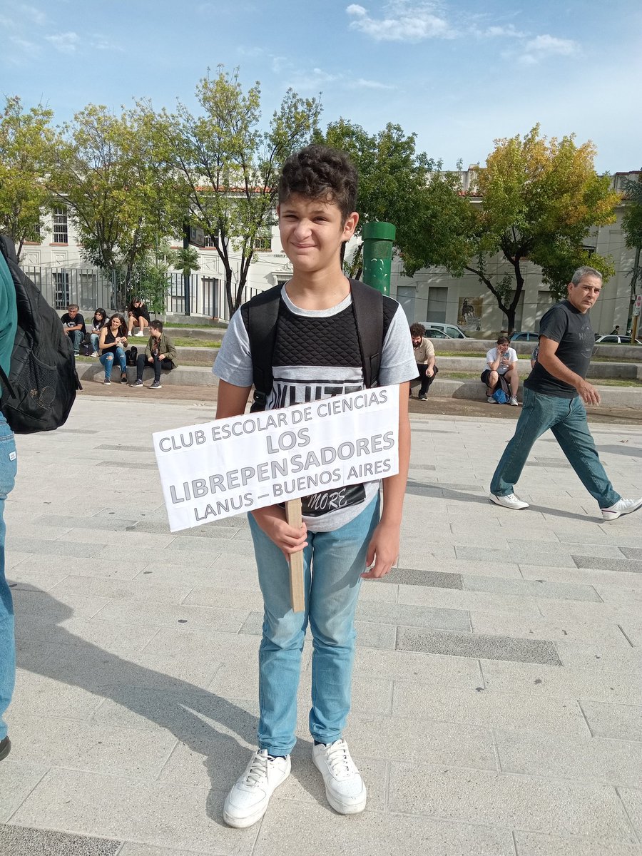 Acá estamos defendiendo y difundiendo la ciencia pública en el nodo Lomas de Zamora del festival #ElijoCrecer