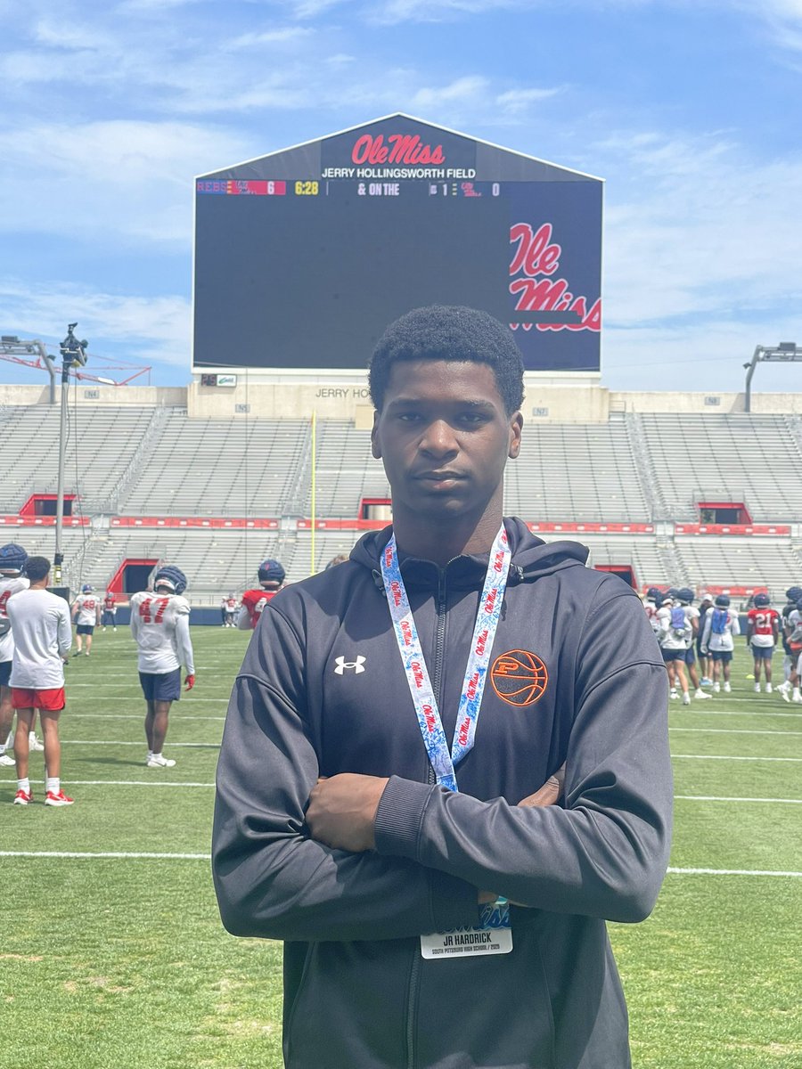 I had a great visit today @OleMissFB I can’t wait to get back for camp! 🔵⚪️🔴 #HottyToddy #TheSip @SPCoachStone @SPHSPIRATES @Lane_Kiffin @CoachSchoonie @CoachB_BROWN @_kbolden @BillyGlasscock4 @LetsGo_Bo5 @JPatterson__8 @RebelsFBRec @Rebels247 @RustyMansell_ @ChadSimmons_