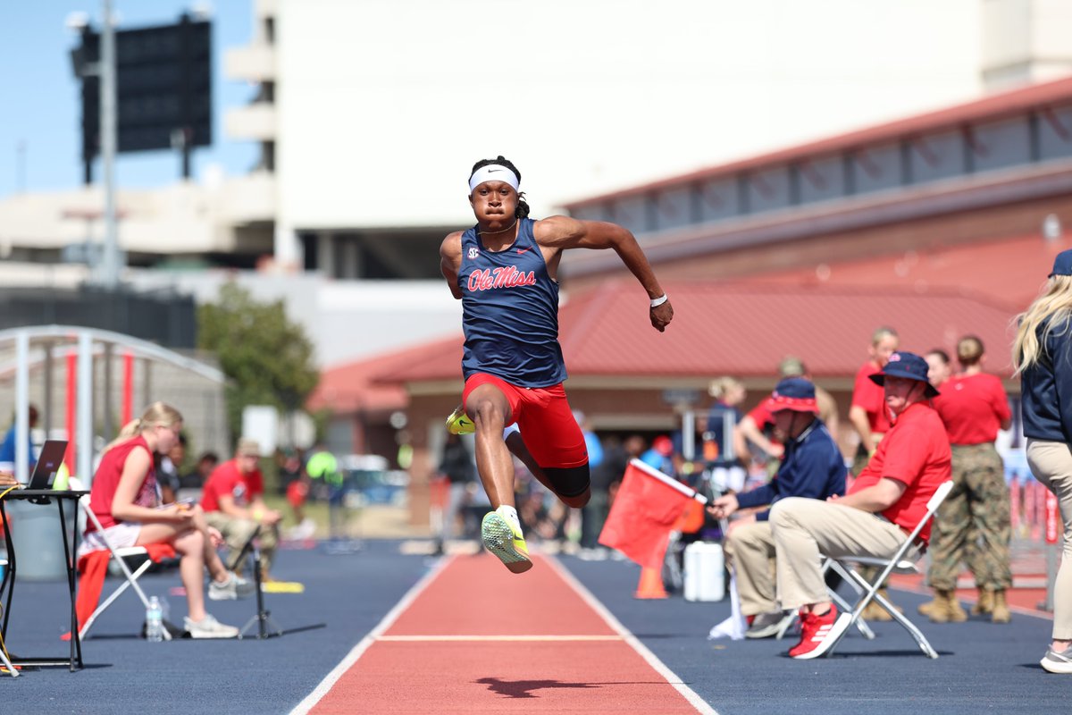 OleMissTrack's tweet photo. Gavin Nembhard = 𝗧𝗥𝗜𝗣𝗟𝗘 𝗝𝗨𝗠𝗣 𝗪𝗜𝗡𝗡𝗘𝗥

A new PR for Gavin, jumping 14.96m/49' 1" to get the job done! https://t.co/0N6Q3A6FVo