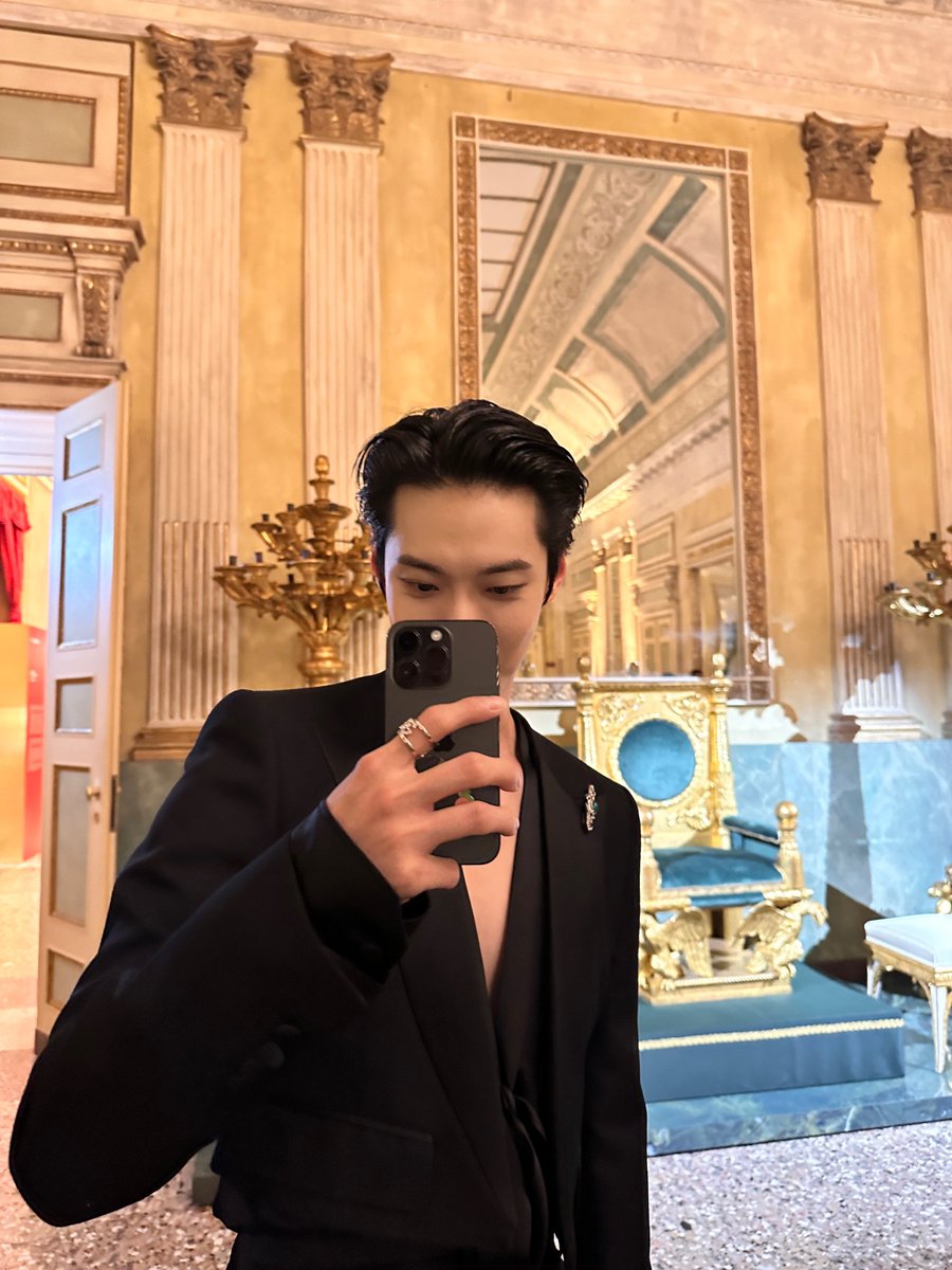 NCTsmtown's tweet photo. #DOYOUNG 
 
#도영 #NCT #NCT127 
#DolceGabbana #돌체앤가���나
#DOYOUNGxDG #DGxDOYOUNG  
#DGFattoAMano #DGAltaModa 
#DOYOUNGxDalCuoreAlleMani @dolcegabbana https://t.co/neUDh5HIRE