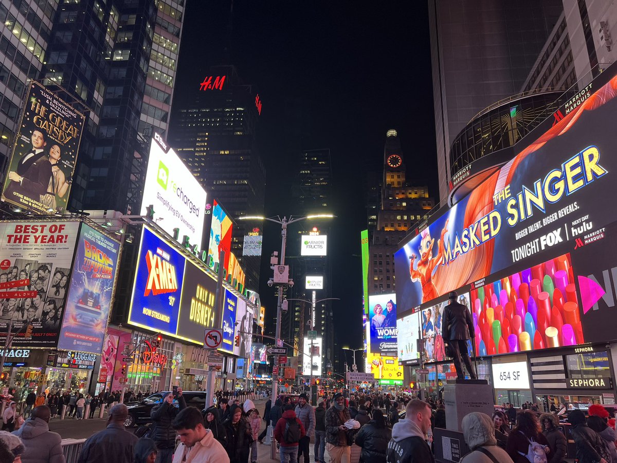 お久しぶりです！あいぴーさんから<a href="/IY71826597/">あいぴー🐣🇯🇵🇺🇸MI</a> 心配DMを頂いて、嬉しくて戻ってきました😂♥️w 元気にしてます！

①ハロウィンは2人で🦄と🐻にw 
②③年末は日本に帰国し、結婚して2年やっと両家みんなと披露宴できました♥️
④仕事でNY出張へも🗽✨

みなさん、いかがお過ごしですか🥹？