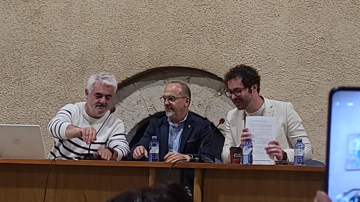 APL_Maresme's tweet photo. Avui, a Montblanc, hem participat en la 2a trobada del moviment municipal articulat a partir del @AraPacteLocal amb més de 200 regidors i alcaldes d’arreu del país
El Maresme hem estat presents treballant, debatent i compartint experiències per millorar els nostres municipis. https://t.co/TIRmL6n82l