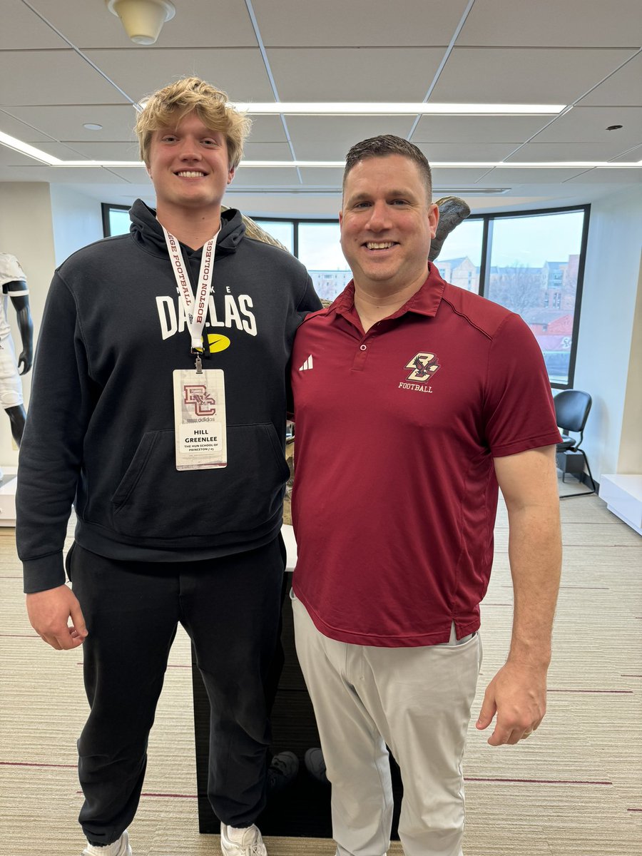 Thank you @ChrisSnee76 for the invite to @BCFootball. Had a great time! 🔴🦅@Coach_Applebaum @Red_Zone75 @faheemamujahid @score4you @CoachMacsOLine