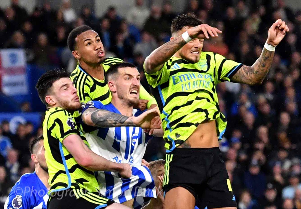 Theo Walcott makes a new friend as Arsenal beat Brighton 3-0 at The Amex tonight @Brian__Owen @AndyNaylorBHAFC #BHAARS #BrightonvsArsenal @NorthStandChat #PremierLeague