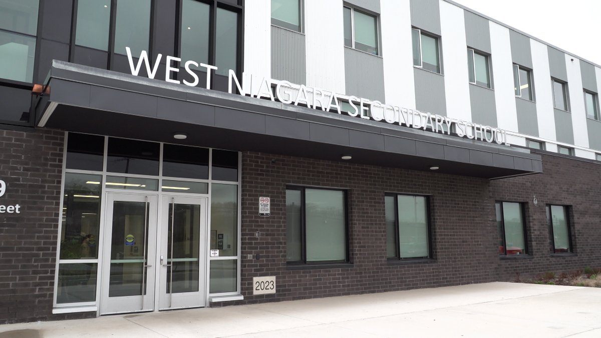 yourtvNiagara (@yourtvniagara) on Twitter photo The public got their first official look at the <a href="/WNSSWolfPack/">West Niagara Secondary</a> this week as the <a href="/dsbn/">District School Board of Niagara</a> held an official opening and tours of the new facility.
yourtv.tv/node/359459?c=… The public got their first official look at the <a href="/WNSSWolfPack/">West Niagara Secondary</a> this week as the <a href="/dsbn/">District School Board of Niagara</a> held an official opening and tours of the new facility.
yourtv.tv/node/359459?c=…