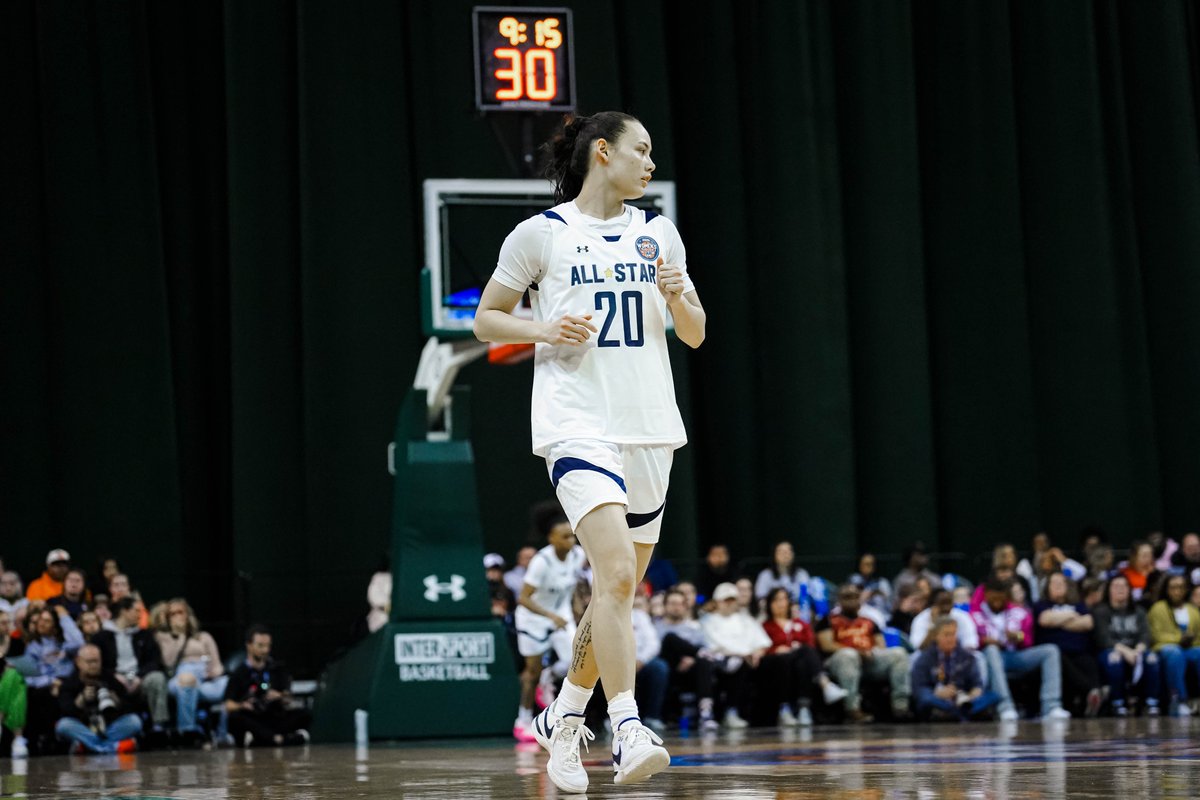 Abbey Hsu and Team Lieberman win the #WomensCollegeAllStarGame! Proud of you, Abbey! Way to represent the LIONS! 🦁👟🩵 #RoarLionRoar 🦁 | #OnlyHere 🗽 #EDGE 📸 @ShotbyMonii