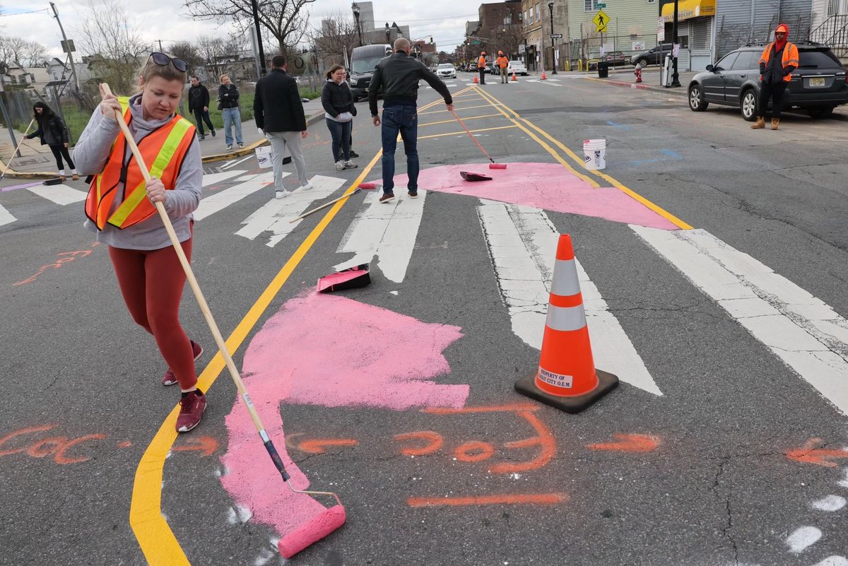 JerseyCity's tweet photo. To improve traffic &amp; pedestrian safety, the JC Dept of Infrastructure held a Traffic Calming Pop-Up Event along Monticello on the Westside. Areas were painted with the help of the community to allow safer crossings at the intersections between Fairview &amp; Fairmont Ave. #visionzero https://t.co/Y8ymJ3tfIA