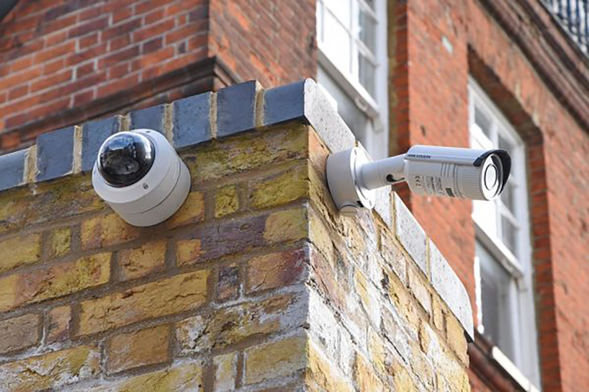 Bullet vs. Dome Cameras: Choosing the Right Security Solution…
LEARN MORE... facprogroup.com/bullet-vs-dome…
#videosurveillance #videosurveillancesystem #cctv #security #securitycamera
#securitysystem #tampa #hillsboroughcounty #florida #centralflorida