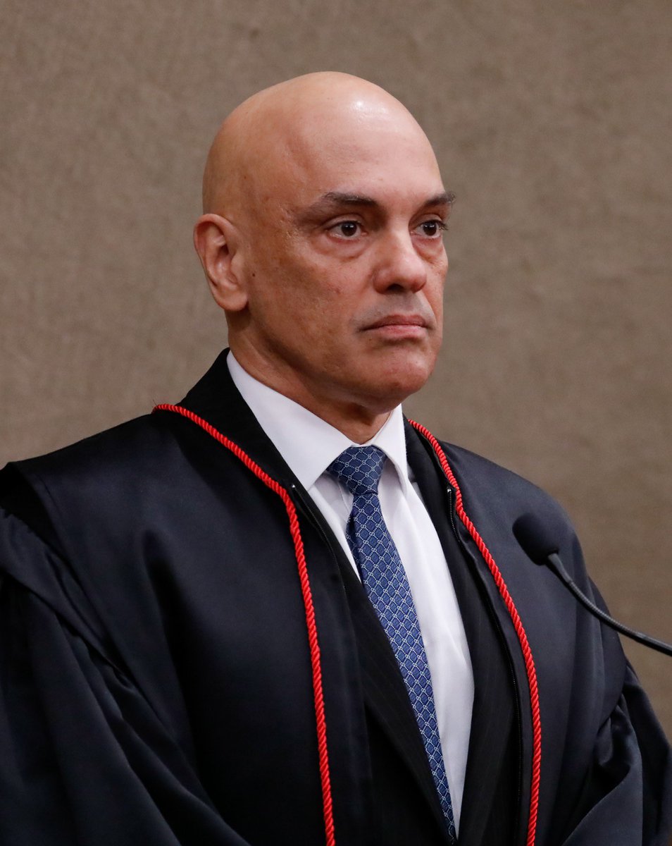 É o Brasil e os brasileiros apresentando o ministro Alexandre de Moraes a quem o conhece, mas se nega a ver sua prática jurídica ética e corajosa. XANDÃO ABRAÇA DEMOCRACIA.