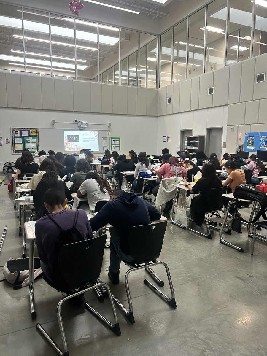 Spent the morning with HISD sophomores for a little WHAP workout! (Also felt like we were in a fishbowl with those windows 👀). Almost time for review with my kiddos!
#hisdCCMR