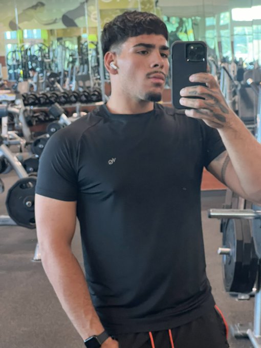 Back again https://t.co/aKU67cjCDr