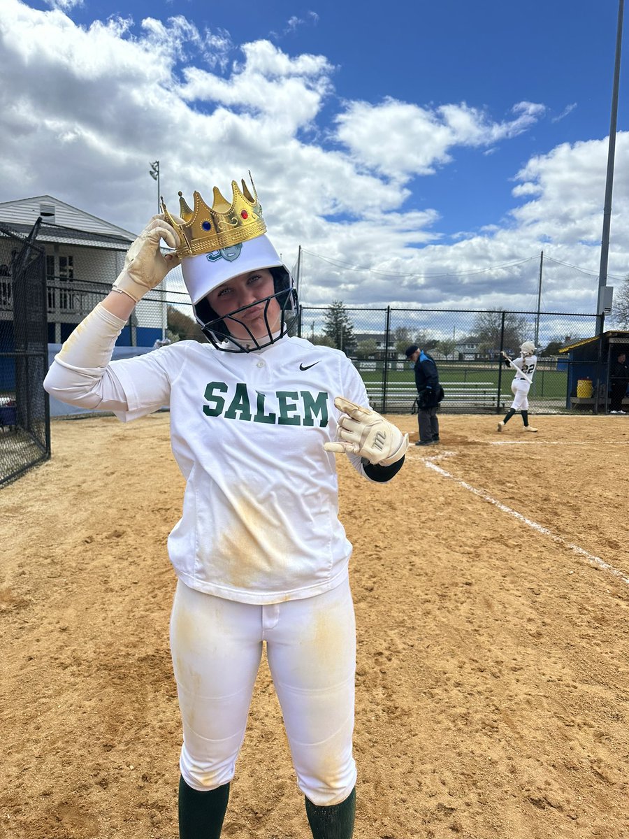 Adding another to her 💣💪 list is Ella Hayes ! She homered in today’s DH against Raritan. #MightyOaks #FeartheAcorn #Team2