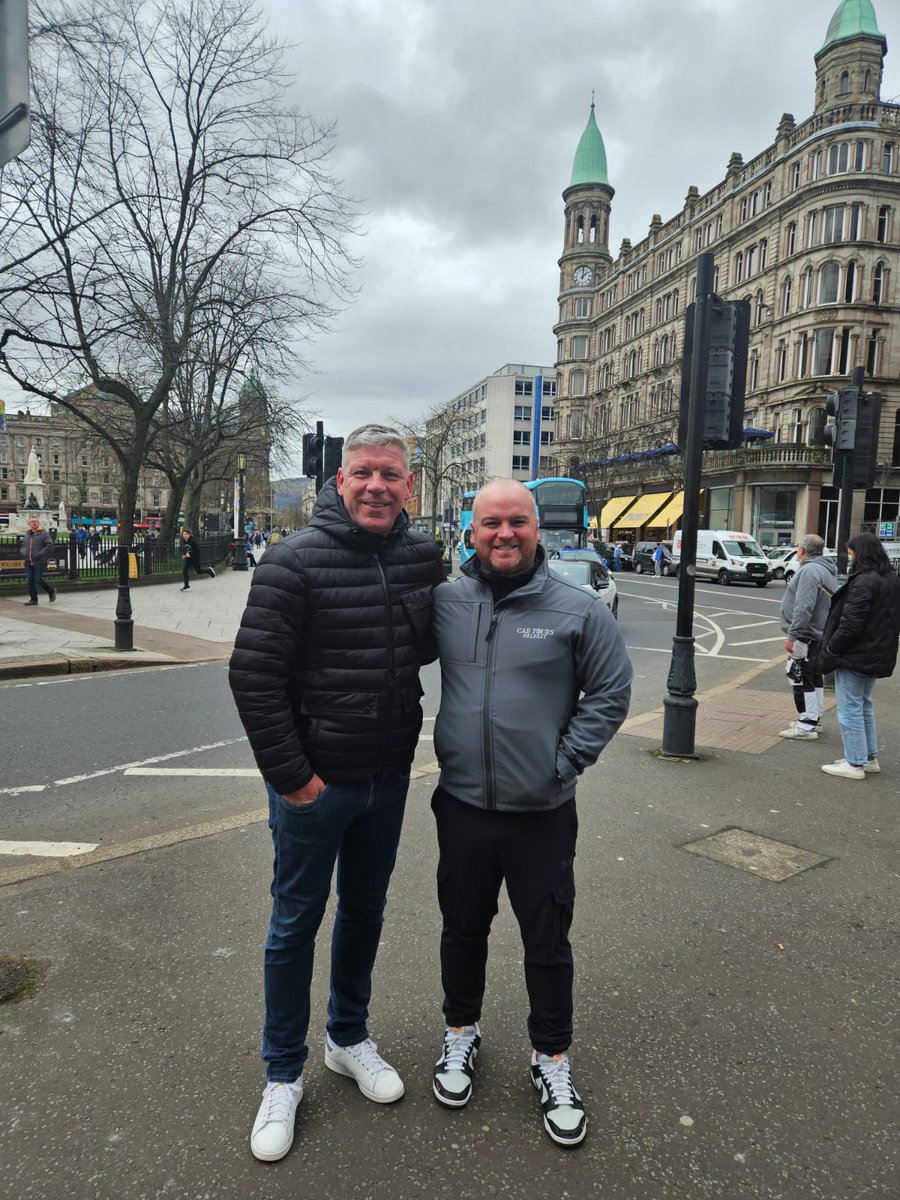 On tour in Belfast with cab tours Belfast