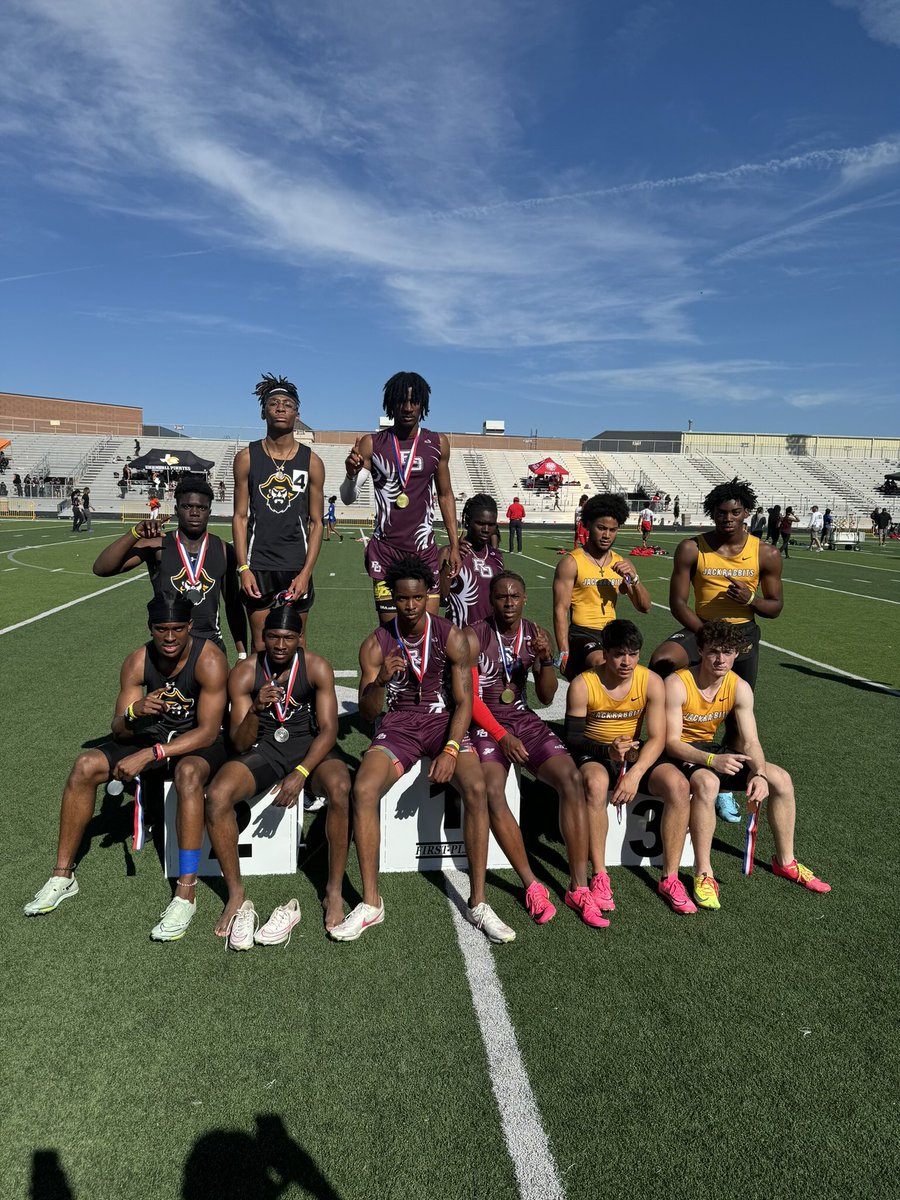 🚨🚨 School Record Alert 🚨 🚨

⚡️ Guys break the 4x2 school record with a time of 1:26.55. The will also advance to the Area meet next week⚡️