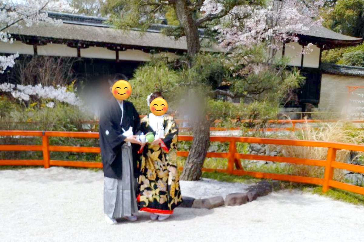 昨日推しの聖地であります、下鴨神社で挙式してきました⛩💖ちょうど桜が綺麗でして、めちゃくちゃ素敵な思い出になりました✨海外の観光客の方も沢山いらしてて、沢山お写真？ムービー？撮られていた気がしますが、悪用しない限りはJapanesestyleとの出会いを楽しんで頂けたなら光栄です💖🤭