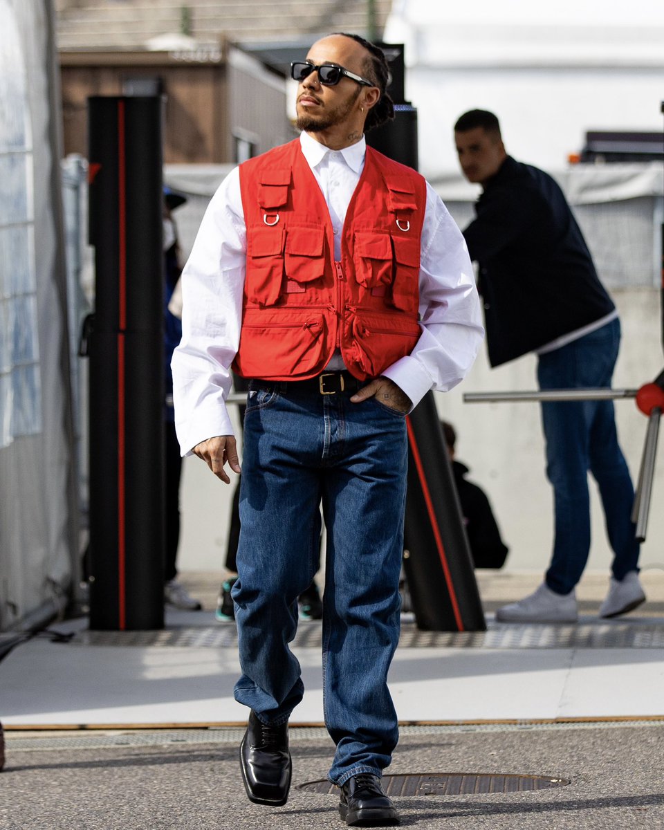 GQ cover star sighting at the #JapaneseGP 🇯🇵 @LewisHamilton