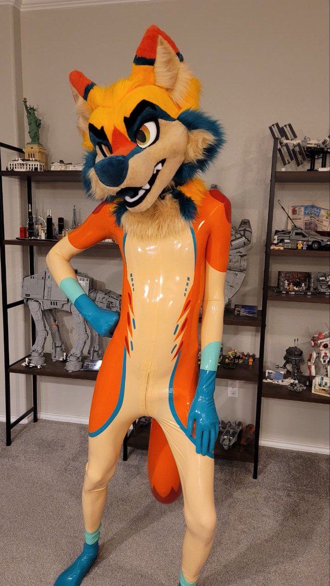 Couldn't be more happy with how this turned out! Thanks so freaking much @CascadeFursuits 📸 @mrj0nny5