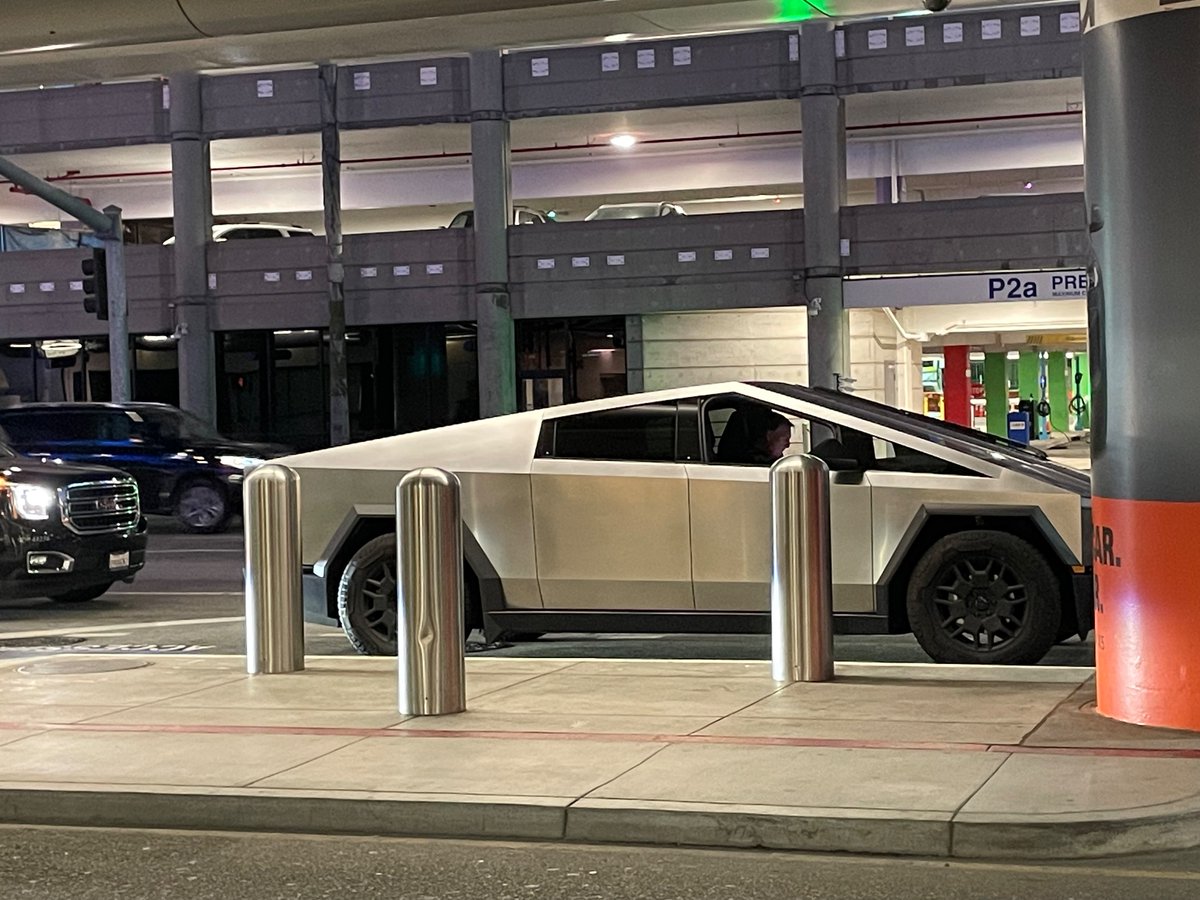 This car looks like it came off the set of a Christopher Nolan movie. #coolcars #lax #airportlife #thingsyouseeatlax #christophernolan
