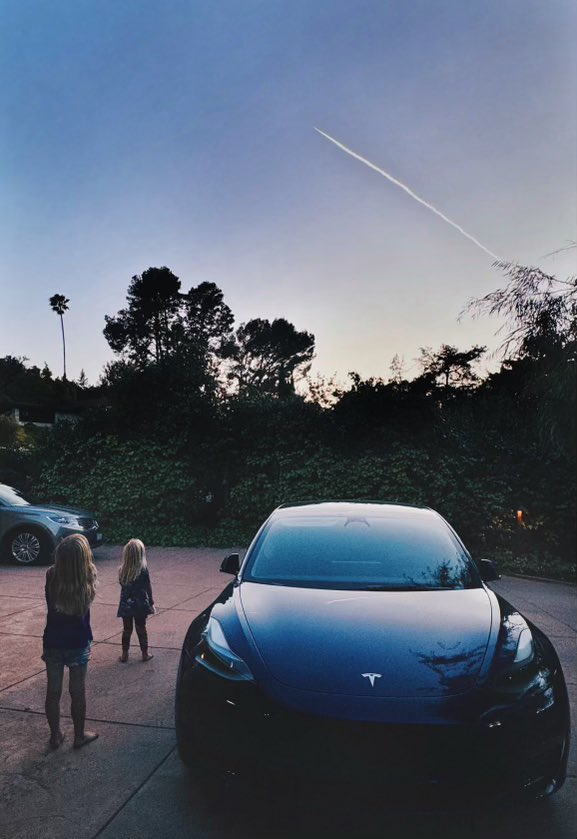 JeremyJCar's tweet photo. While standing next to my @Tesla Model3, my daughters got to witness a @SpaceX Falcon 9 rip across the sky… https://t.co/BPVKzCpTNl