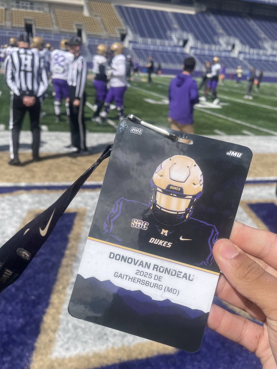 Had a great visit at JMU today💜 Loved what I saw! Thankful for the experience and opportunity! @coachhemp @coachdc34 @Coach_DiMike @Justin_Harpo @CoachSparber @CoachSamDaniels @CoachhBarnes @scott_mcbrien Weighed in at 225lbs💪🏽