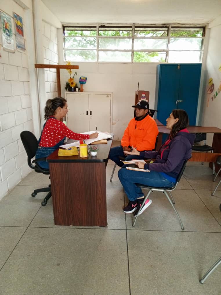 04 de Abril. Atención de usuarios en sede de la Defensoría Educativa. Dentro de las instalaciones del CDCE Junín , ETR Carlos Rangel Lamus.<a href="/2018Cra/">CDCE Junín Táchira</a> <a href="/_LaAvanzadora/">Yelitze Santaella</a> <a href="/Berzabethg1/">Berzabethgandicaoficial</a> <a href="/CDCETachira/">CDCE Táchira</a> <a href="/codennat/">codennat</a> <a href="/COMUNIDADESED15/">DIV. COMUNIDADES EDUCATIVAS TÁCHIRA</a> @MPPEDUCACION <a href="/SaludEscolar2/">Salud Escolar</a>