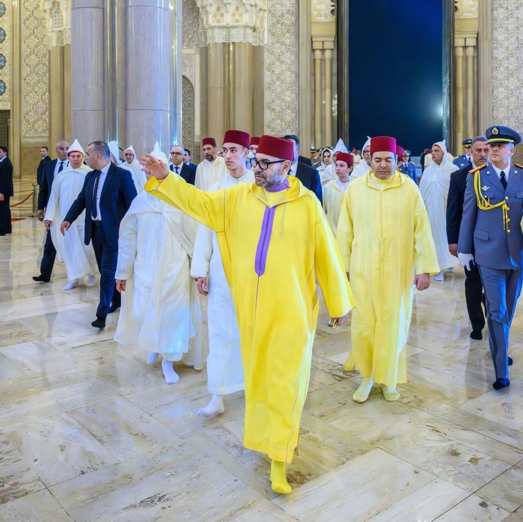 Sa Majesté le Roi Mohammed VI, Amir Al-Mouminine, que Dieu L’assiste, accompagné de SAR le Prince Héritier Moulay El Hassan, de SAR le Prince Moulay Rachid et de SA le Prince Moulay Ismail, a présidé samedi à la Mosquée Hassan II à Casablanca, une veillée religieuse en…