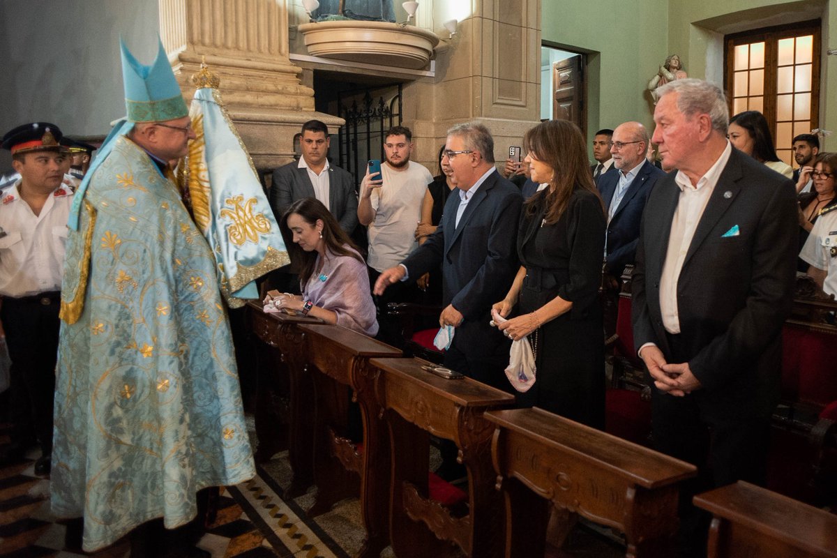 DiocesisCat's tweet photo. Catamarca inició las fiestas de la Virgen del Valle con la Bajada presidida por nuestro obispo Luis Urbanc, con la presencia de la Vicepresidenta de la Nación, Dra. Victoria Villarruel, y el obispo de La Rioja, Mons. Dante Braida.
#FiestasMarianas2024
#VirgenDelValleCatamarca https://t.co/ziITbedbIB