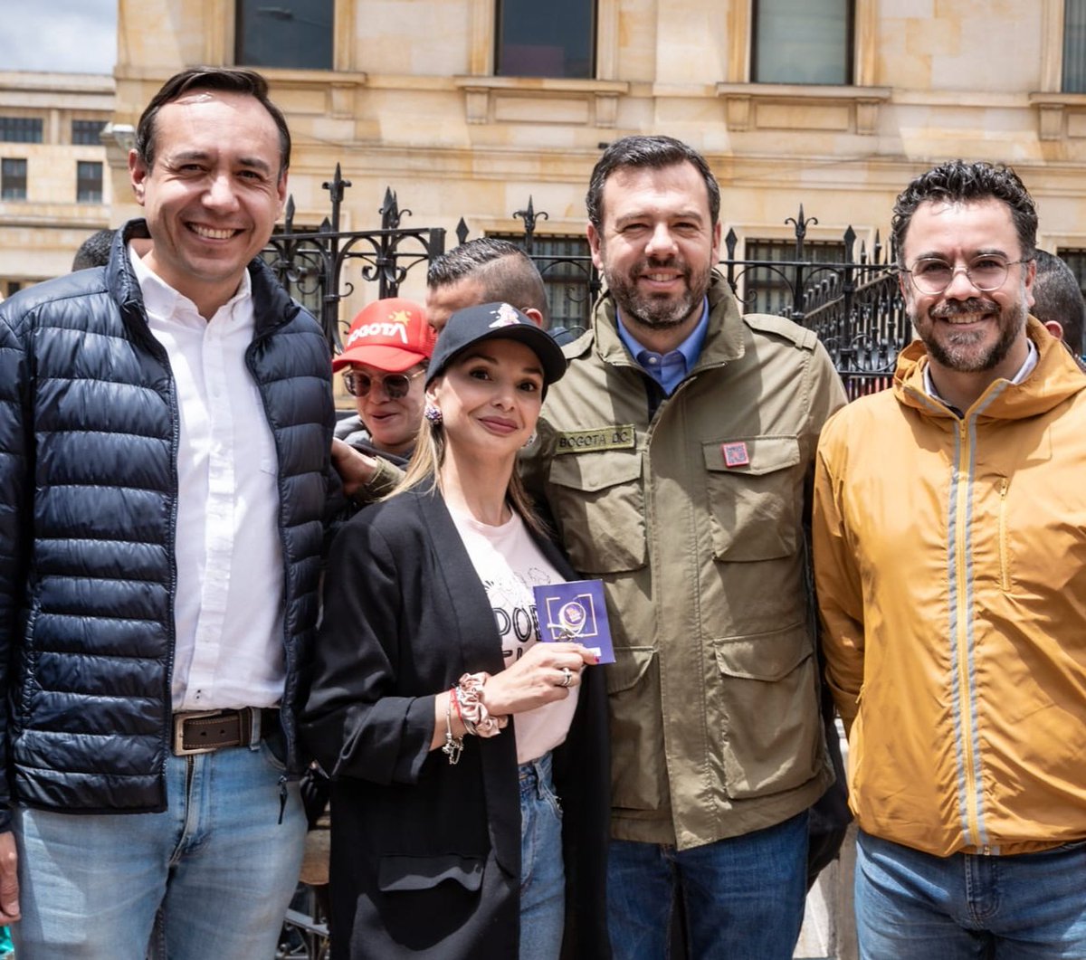 #ElCentroVive en los #100DíasPorBogotá. Desde @GobiernoBTA seremos responsables de cuidarlo en la Carrera Séptima, entre la Calle 23 y el Parque Bicentenario.