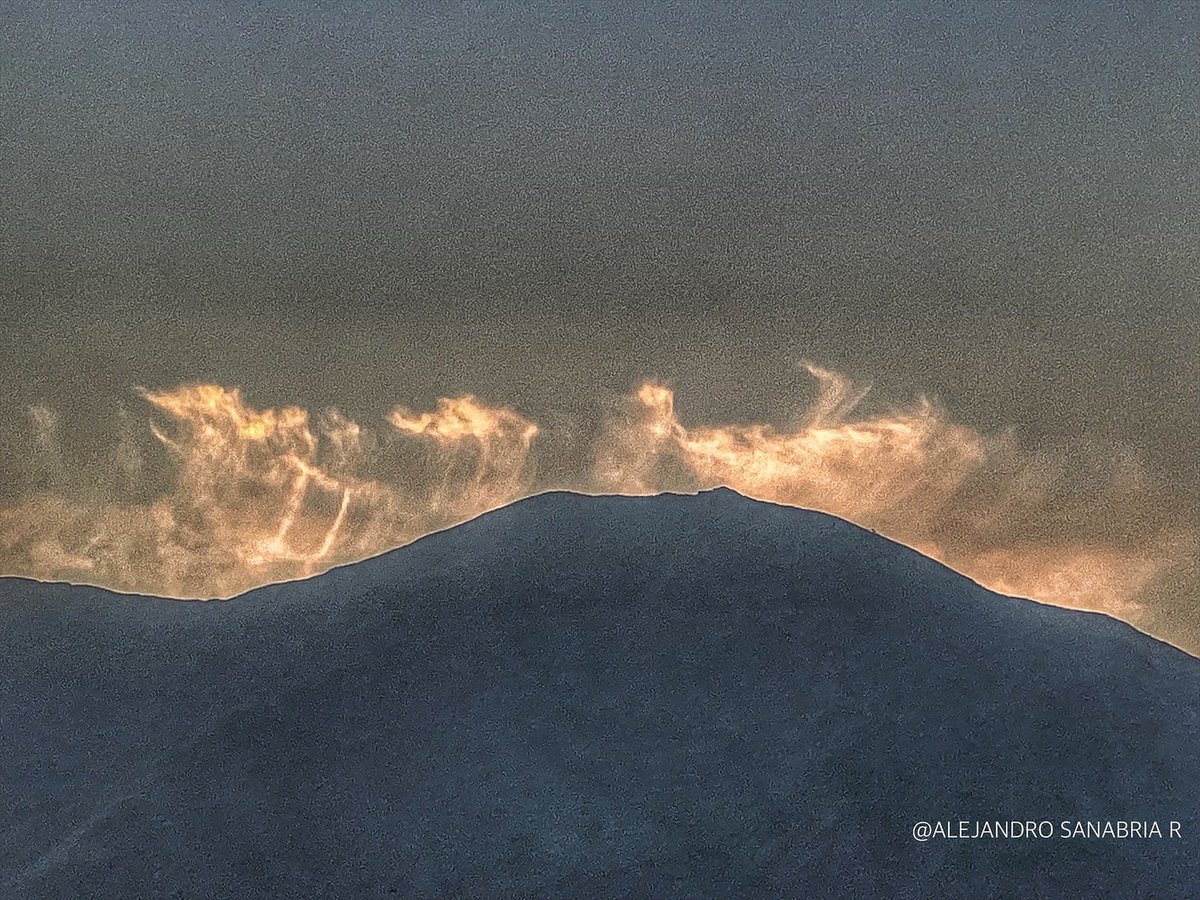 El #Avila atardecer #6Abr #venezuela