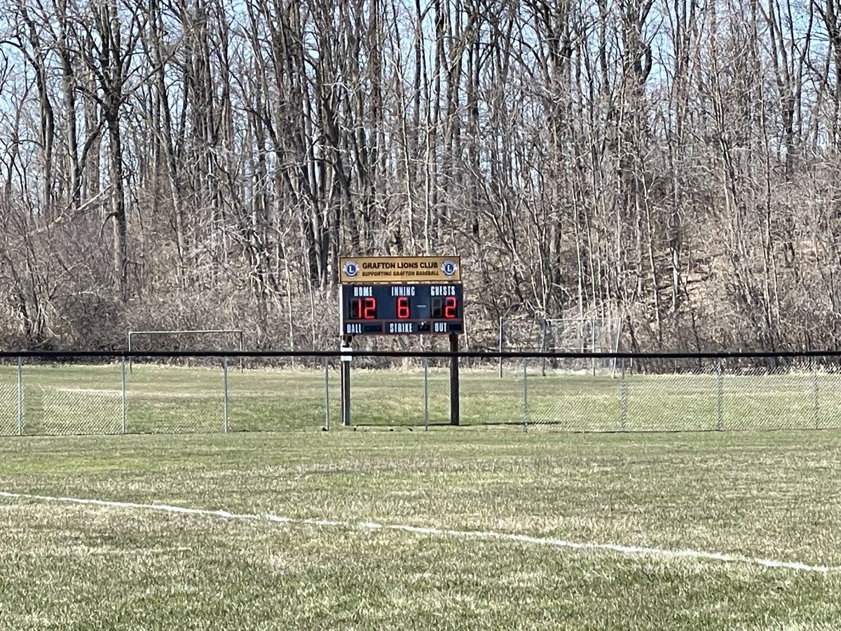 RESP3CTtheGAME's tweet photo. Great way to close the week! Walked it off in 6 innings this afternoon behind a 17 hit attack. 7 players had multiple hits led by Bonk with 3. @Ebag_3 tossed a CG 1-hitter for his 1st varsity W. #blackhawkpride https://t.co/2RBICdDhgB