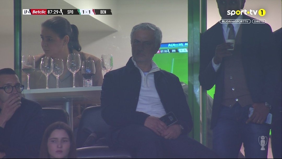 José Mourinho at the Estádio José Alvalade today, watching Rúben Amorim's Sporting beat Benfica and practically clinch the league title💚