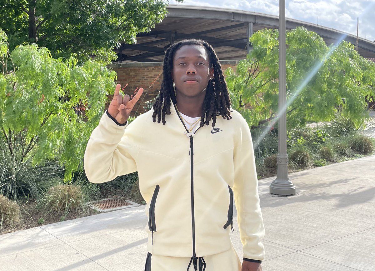CJ Vogel (@cjvogel_otf) on Twitter photo 2025 Ruston (LA) CB Aidan Anding (<a href="/Aidan_Anding/">Aidan Anding</a>) made his way to Austin today for an unofficial to Texas. Locked in an OV to #Texas for June 21-23 following the trip. 2025 Ruston (LA) CB Aidan Anding (<a href="/Aidan_Anding/">Aidan Anding</a>) made his way to Austin today for an unofficial to Texas. Locked in an OV to #Texas for June 21-23 following the trip.