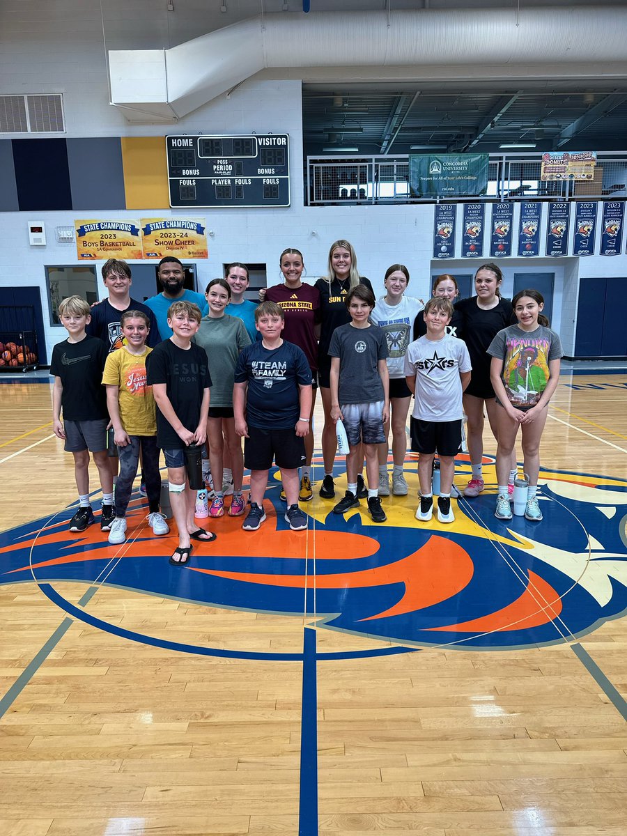 AndraRogers6's tweet image. FCA basketball camp was 🔥🔥🔥 this morning!! 

S/O to Jon Singh for having me out to serve these amazing kids! Thank you to Mallory and Hanna Miller (ASU Basketball) for coming out to serve with us! God is GOOD 🙌🏽

#JesusAlwaysWins #fca247 

@AZWValleyFCA @ArizonaFCA…