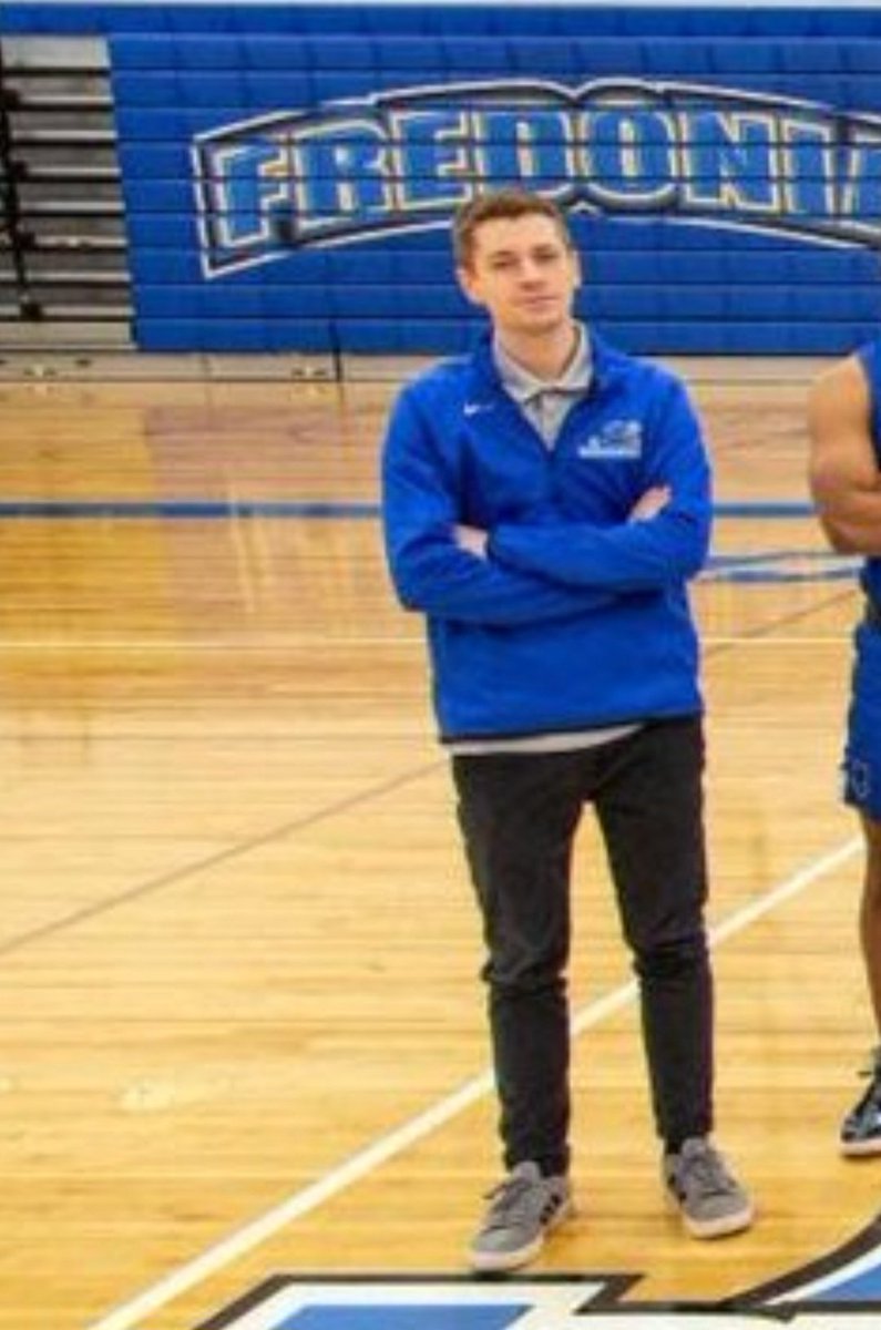 iancle1's tweet photo. Hey, if you aren't following @VShioleno, give him a follow! #CollegeBasketball #D3Hoops #BiggerThanBasketball #Share #Support #FredoniaState I appreciate him. #RealisRare #ICChangeShowcase β€οΈππ» #NCAAFinalFour #Hoops #Support #D3 #D3Basketball https://t.co/PtZiYUdtFJ
