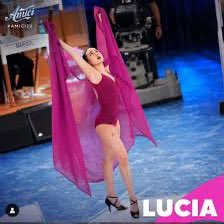 AlessioGino2's tweet photo. tutto il popolo di twitter pronto per entrare alla mediaset per riprendere i diritti di questa dea #amici23 https://t.co/0dclXwYFc1