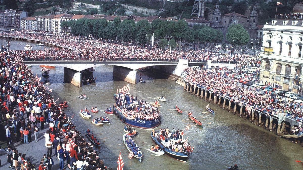 Athletic to sail with Copa trophy down river Nervion on their Gabarra barge next Thursday - leaving Getxo at 1630 & arriving at Bilbao town hall bridge about two hours later... (photo from last time...)