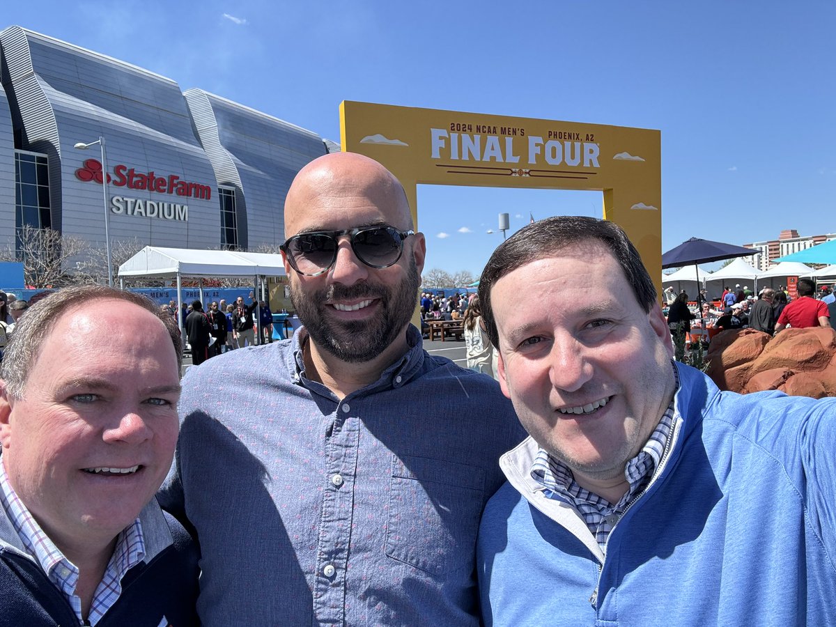Pumped to be at another incredible #FinalFour! The atmosphere is always electric!! Can't wait to see the @Cuse_MBB Orange back on this stage soon. #MarchMadness2024 #NCAAFinalFour #OrangeNation 🏀🍊