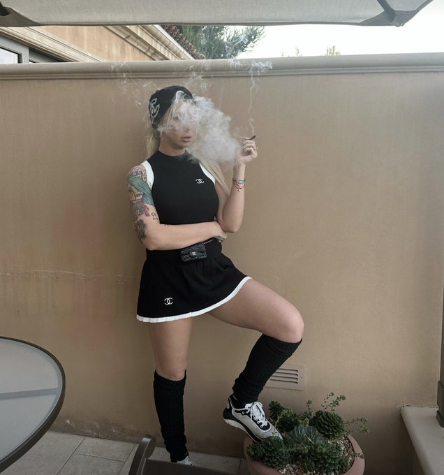 I know I know ...I'm smokin hot ? https://t.co/2hBqltoPUA