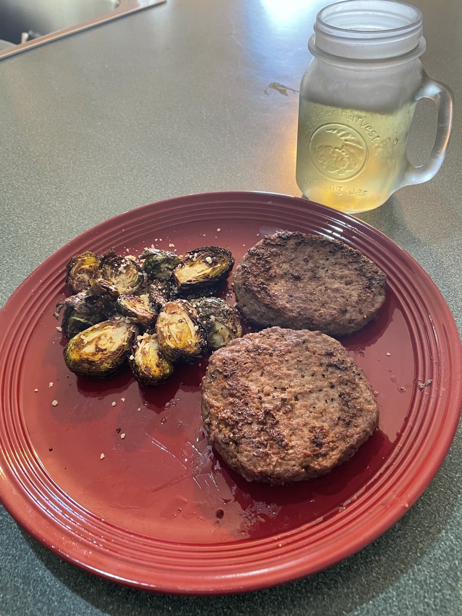 Applewood smoked bacon burgers with some air fried brussel sprouts in Parmesan cheese and balsamic dressing. Oh yeah, and a frosty cold one. I think it’s…… perfect. 🤟🏻