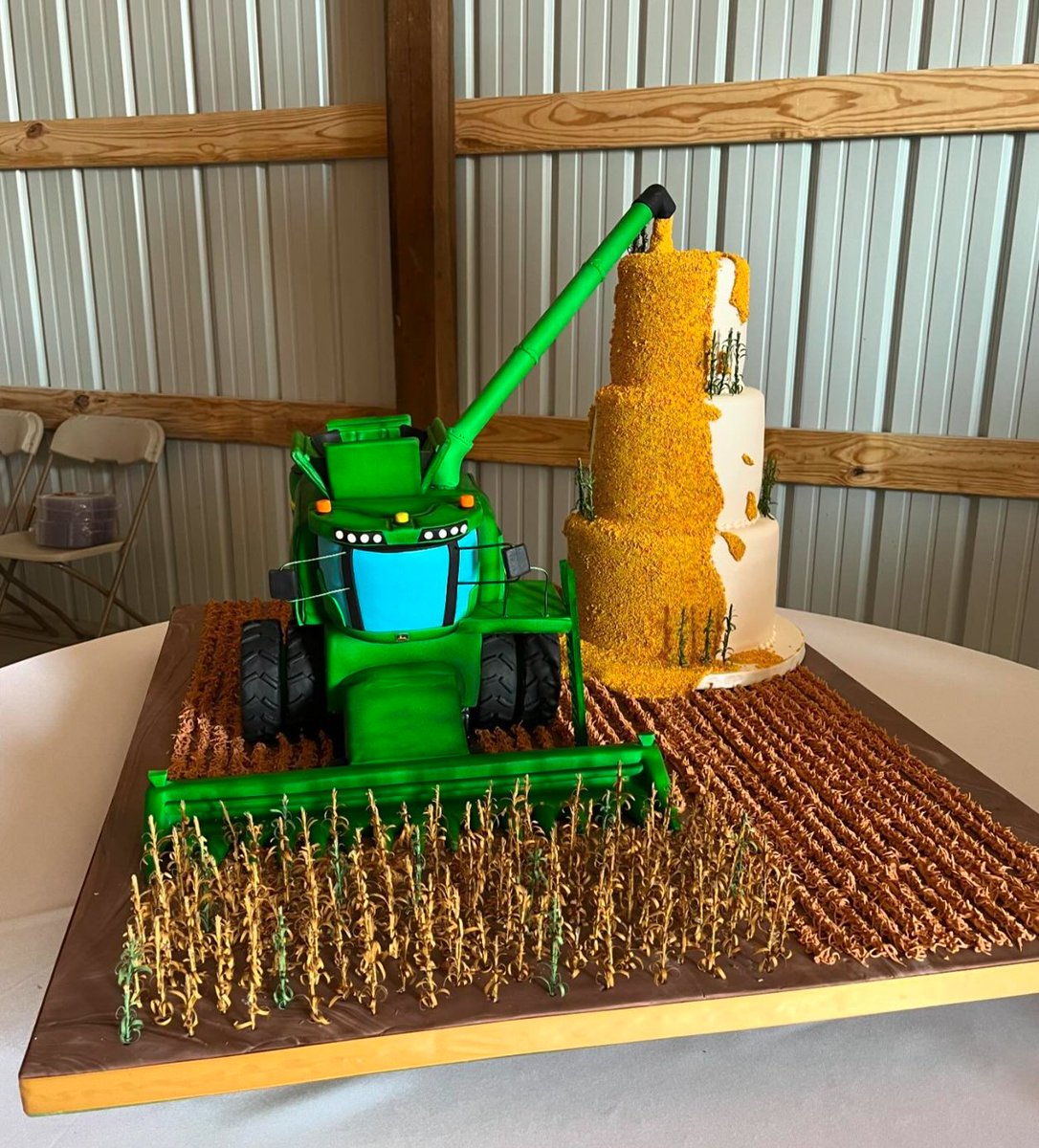 When farmers get married... #weddingcake