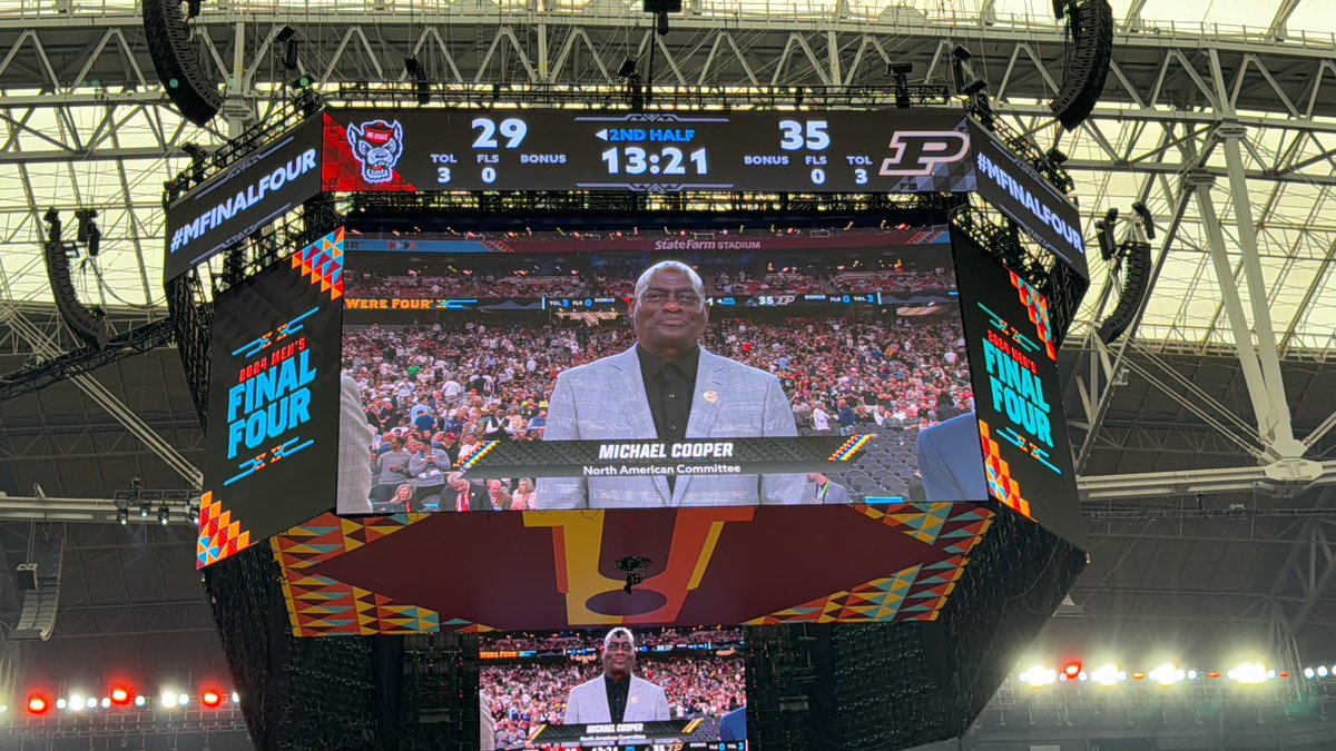 Our guy @ShowtimeCooper being honored at the Final Four as a member of the @Hoophall Class of 2024! #GoLobos