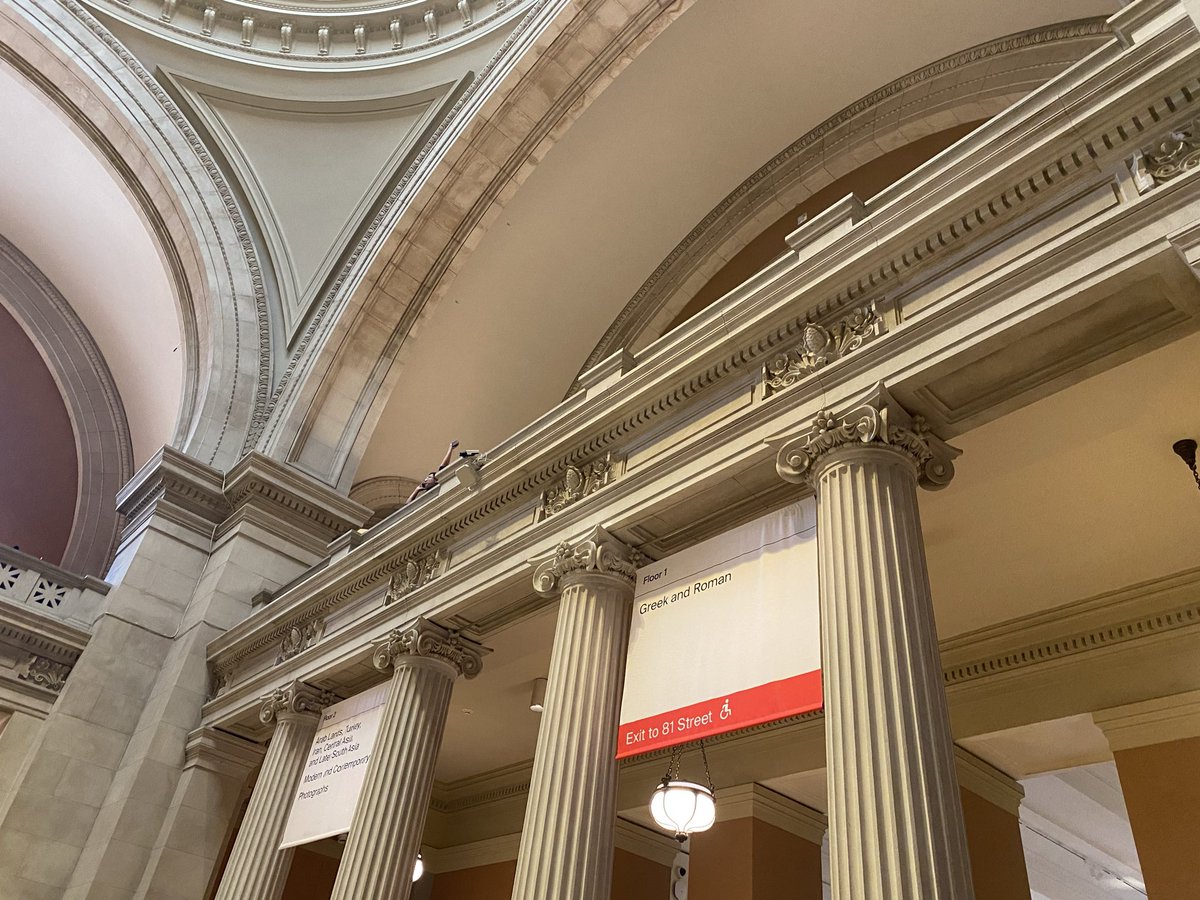 Guys I’m at the Metropolitan Museum of Art in NYC rn and I’m so shocked at how LOW quality this museum is @metmuseum 

The front hall is not even built of real marble,  it’s CONCRETE, and the pillars look AWFUL. 

Also there are lights out on the ceiling ?!