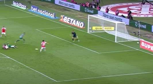 É isso aí. Tem que tomar corneta, abaixar a cabeça e trabalhar. Futebol é isso. Treino e repetição.

Não tem planejamento que resista a jogador bagre. Não quer ser considerado bagre, acerta o gol. Fim. 

Renato meteu mais uma taça e segunda a vida segue.