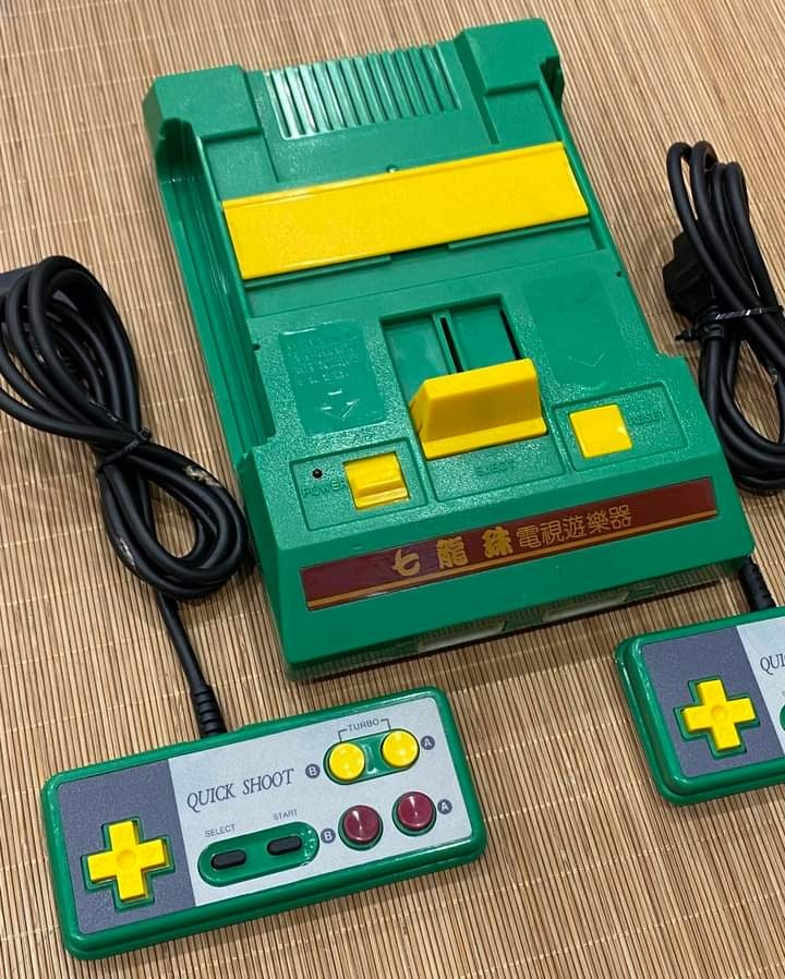 Today's random choice from Unauthorizon!
*Thanks to @AlfaroOrueta

Brand: 七龍珠
Name: 電視遊樂器 
Model: unknown
Region: Taiwan

#Famicom/#NES based console, released by 世碁科技工業股份有限公司.

uc.pory.app/record/recy2cu…

#famiclone #bootlegconsole #retrogame