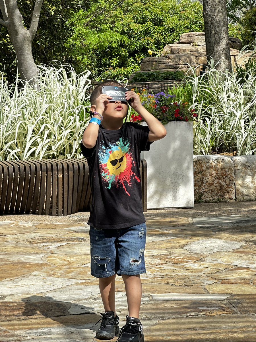 DocSTEM's tweet image. Educating the public about the Solar Eclipse with @nasagoaddard @NASAHEAT and #globeobserver @nasago @globisens #STEM4Life @dallasarboretum #Eclipse2024