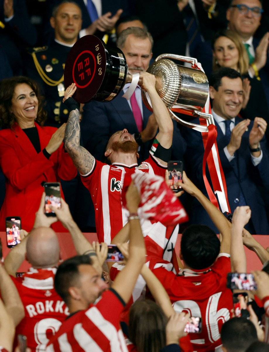 ¡Aúpa Athletic! ¡Qué alegría ganar esta Copa del Rey después de 40 años! En especial, muy contento por Ernesto Valverde, su cuerpo técnico, los jugadores y, por supuesto, la afición. ¡Felicidades! 🏆