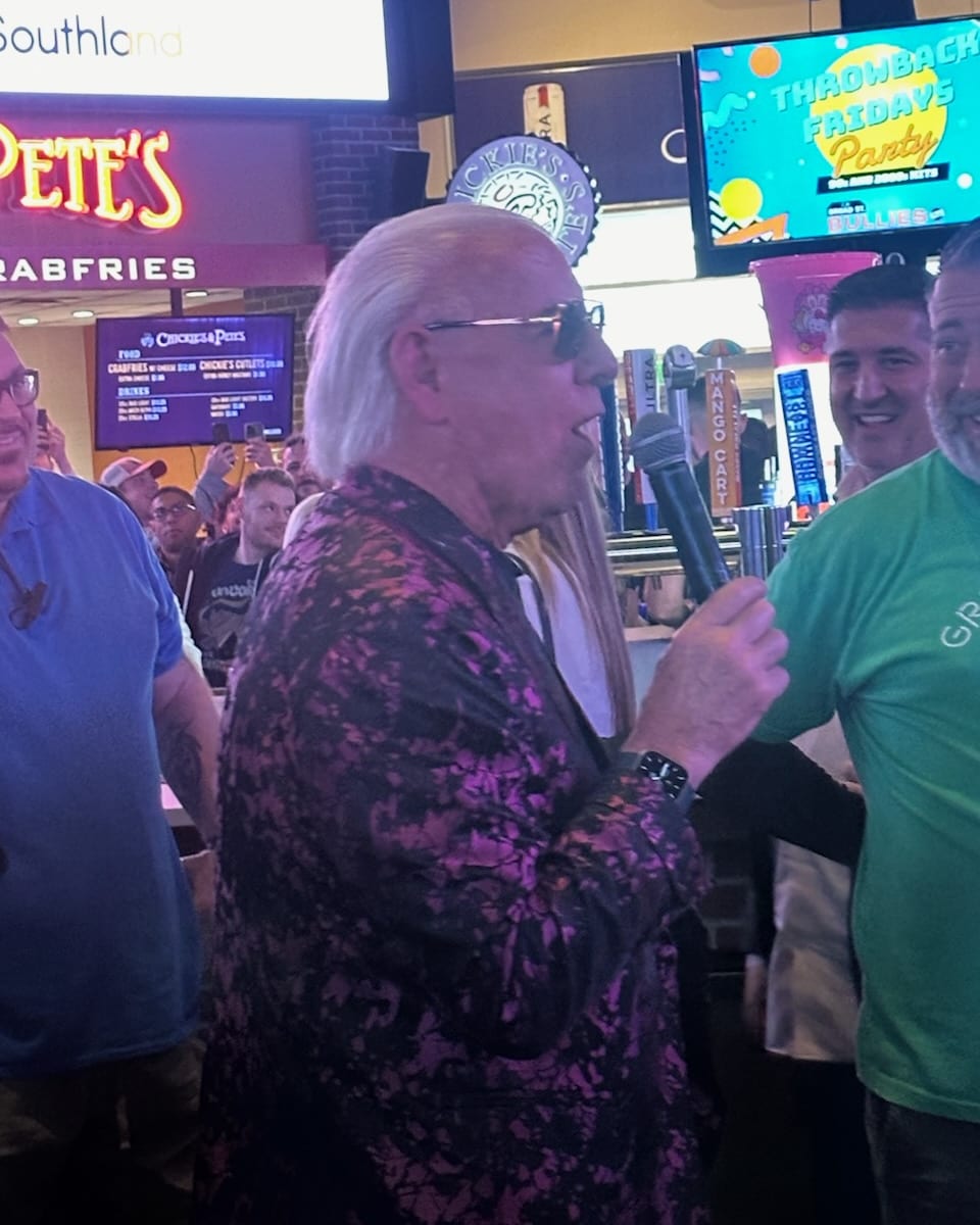 HadMyPhilsPod's tweet image. Oldest ride, longest line! WOOOOOOOO!!! #wrestlemania #wrestlemania40 #xfinitylive #hadmyphilspodcast #philadelphia #wwe