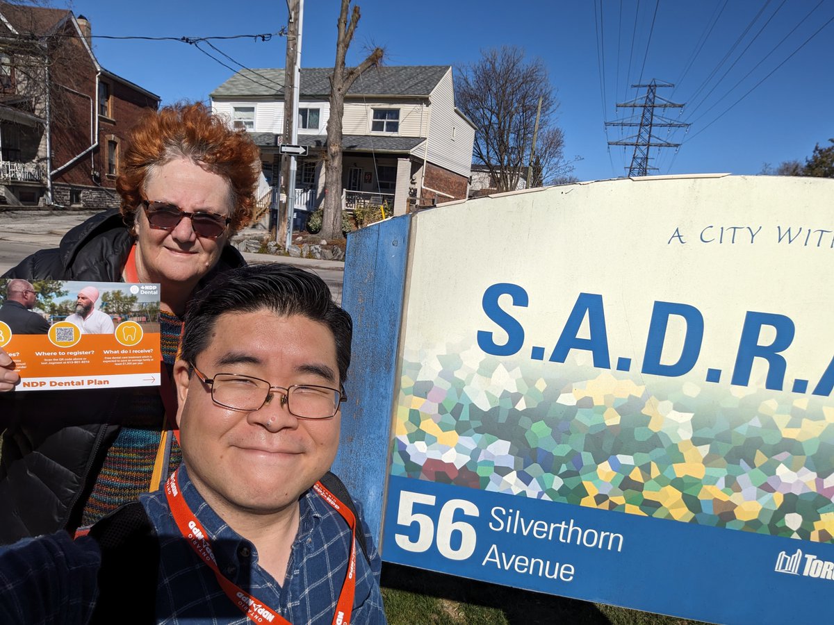 @BevanTrisha and I took a break in SADRA Park while talking with neighbours in #Earlscourt about #ndpdental. It was a beautiful day to be out with the @DavenportNDP, having conversations about making life #affordable for everyone.